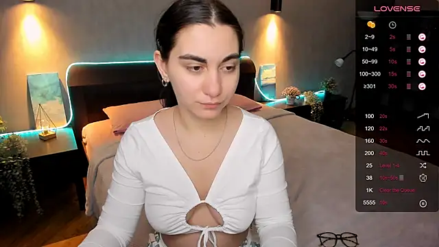 Snapshot of hannacheekss_ chatting on February 7, 9:58 am hannacheekss online show from February 7, 9:58 am