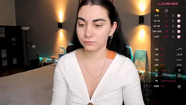 Snapshot of hannacheekss_ chatting on February 10, 2:19 am hannacheekss online show from February 10, 2:19 am