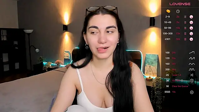 Snapshot of hannacheekss_ chatting on February 10, 5:25 am hannacheekss online show from February 10, 5:25 am