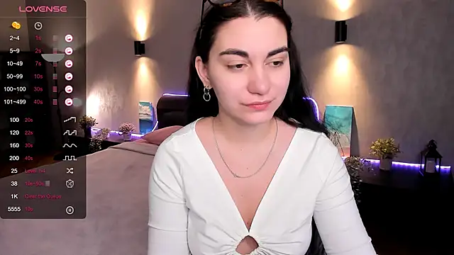 Snapshot of hannacheekss_ chatting on February 12, 1:52 am hannacheekss online show from February 12, 1:52 am