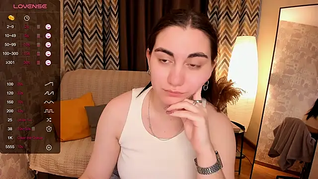 Snapshot of hannacheekss_ chatting on February 14, 7:59 am hannacheekss online show from February 14, 7:59 am