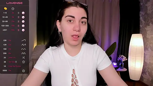 Snapshot of hannacheekss_ chatting on February 19, 2:01 am hannacheekss online show from February 19, 2:01 am