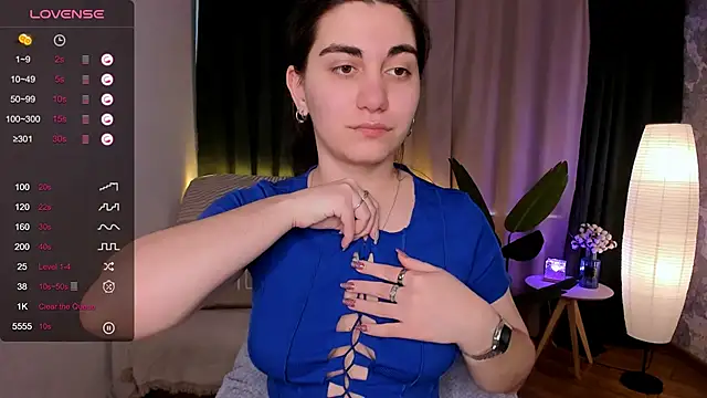 Snapshot of hannacheekss_ chatting on February 19, 8:12 am hannacheekss online show from February 19, 8:12 am