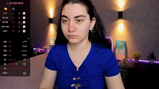 Snapshot of hannacheekss_ chatting on February 20, 2:07 am hannacheekss online show from February 20, 2:07 am