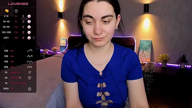 Snapshot of hannacheekss_ chatting on February 20, 8:17 am hannacheekss online show from February 20, 8:17 am