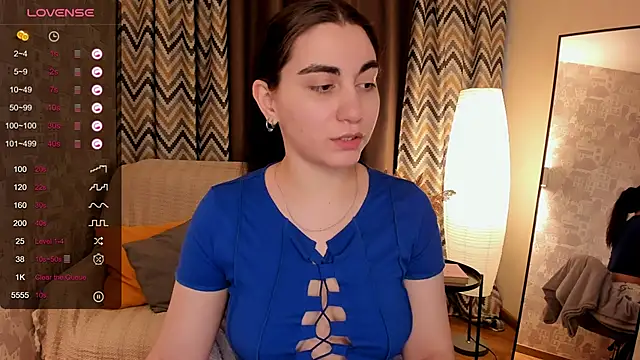 Snapshot of hannacheekss_ chatting on February 21, 11:44 am hannacheekss online show from February 21, 11:44 am