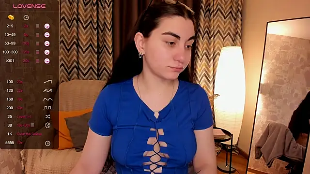 Snapshot of hannacheekss_ chatting on February 22, 1:55 am hannacheekss online show from February 22, 1:55 am