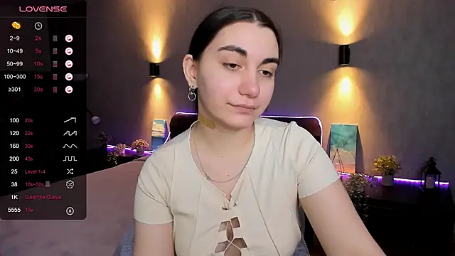 Snapshot of hannacheekss_ chatting on February 28, 8:20 am hannacheekss online show from February 28, 8:20 am