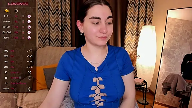 Snapshot of hannacheekss_ chatting on March 1, 5:20 am hannacheekss online show from March 1, 5:20 am