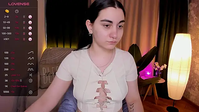 Snapshot of hannacheekss_ chatting on March 10, 8:15 am hannacheekss online show from March 10, 8:15 am