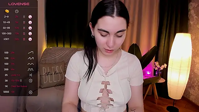 Snapshot of hannacheekss_ chatting on March 10, 11:21 am hannacheekss online show from March 10, 11:21 am