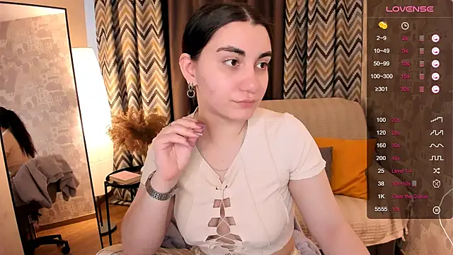 Snapshot of hannacheekss_ chatting on March 11, 5:27 am hannacheekss online show from March 11, 5:27 am