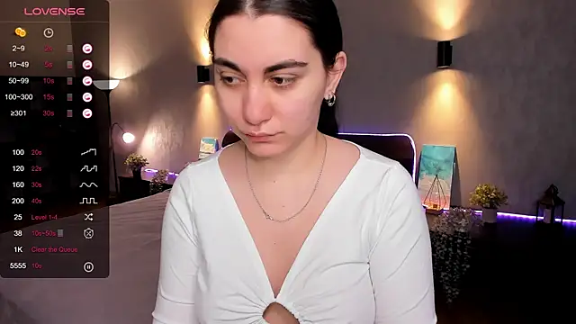 Snapshot of hannacheekss_ chatting on March 15, 2:03 am hannacheekss online show from March 15, 2:03 am