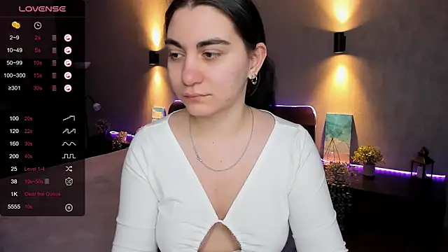 Snapshot of hannacheekss_ chatting on March 17, 1:57 am hannacheekss online show from March 17, 1:57 am