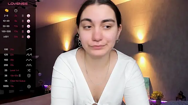 Snapshot of hannacheekss_ chatting on March 17, 5:01 am hannacheekss online show from March 17, 5:01 am