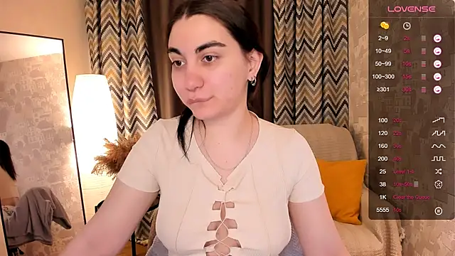 Snapshot of hannacheekss_ chatting on March 18, 2:15 am hannacheekss online show from March 18, 2:15 am