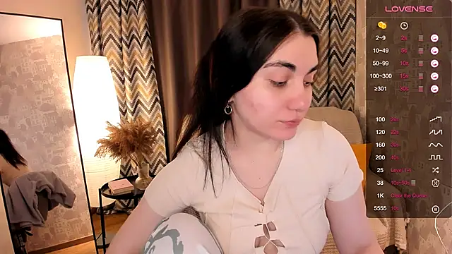 Snapshot of hannacheekss_ chatting on March 18, 5:20 am hannacheekss online show from March 18, 5:20 am