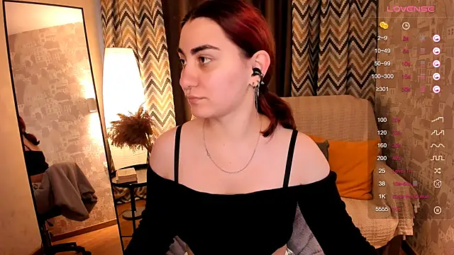 Snapshot of hannacheekss_ chatting on September 11, 2:11 am hannacheekss online show from September 11, 2:11 am