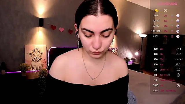 Snapshot of hannacheekss_ chatting on September 12, 2:00 am hannacheekss online show from September 12, 2:00 am