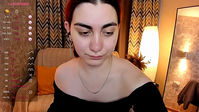 Snapshot of hannacheekss_ chatting on September 16, 2:12 am hannacheekss online show from September 16, 2:12 am