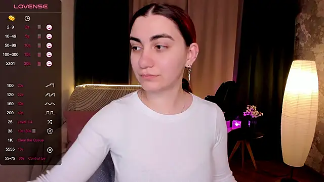 Snapshot of hannacheekss_ chatting on September 18, 2:02 am hannacheekss online show from September 18, 2:02 am