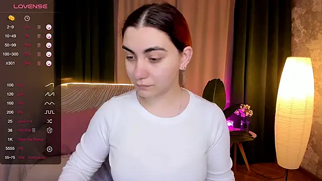 Snapshot of hannacheekss_ chatting on September 24, 2:15 am hannacheekss online show from September 24, 2:15 am