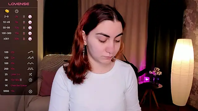 Snapshot of hannacheekss_ chatting on September 30, 2:05 am hannacheekss online show from September 30, 2:05 am