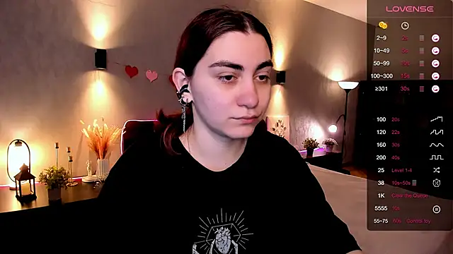 Snapshot of hannacheekss_ chatting on October 2, 1:56 am hannacheekss online show from October 2, 1:56 am