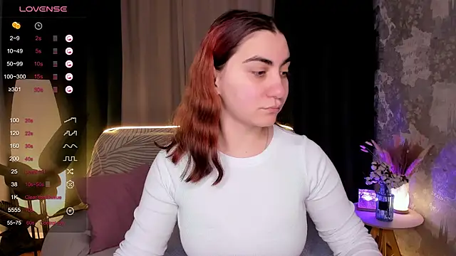 Snapshot of hannacheekss_ chatting on October 14, 2:12 am hannacheekss online show from October 14, 2:12 am