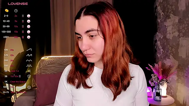 Snapshot of hannacheekss_ chatting on October 20, 2:01 am hannacheekss online show from October 20, 2:01 am