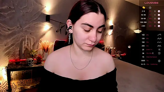 Snapshot of hannacheekss_ chatting on October 21, 1:50 am hannacheekss online show from October 21, 1:50 am