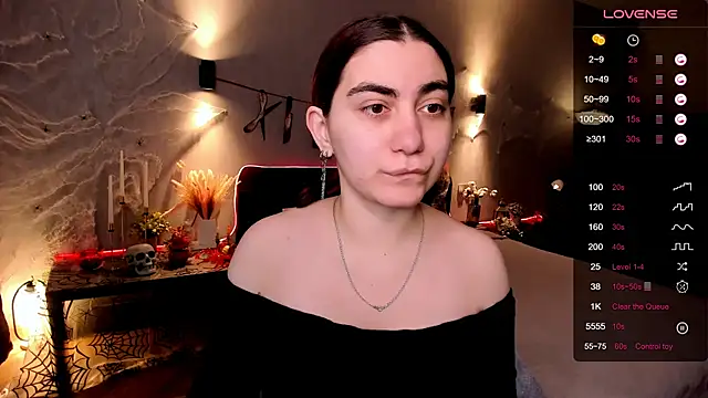 Snapshot of hannacheekss_ chatting on October 27, 1:53 am hannacheekss online show from October 27, 1:53 am