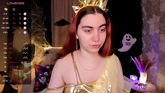 Snapshot of hannacheekss_ chatting on October 31, 2:01 am hannacheekss online show from October 31, 2:01 am