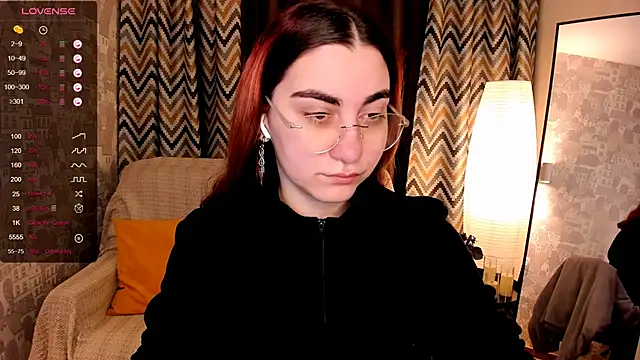 Snapshot of hannacheekss_ chatting on November 7, 2:11 am hannacheekss online show from November 7, 2:11 am