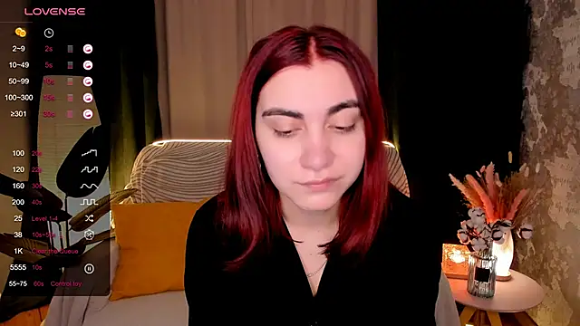 Snapshot of hannacheekss_ chatting on November 25, 2:00 am hannacheekss online show from November 25, 2:00 am