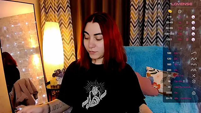 Snapshot of hannacheekss_ chatting on December 1, 2:05 am hannacheekss online show from December 1, 2:05 am