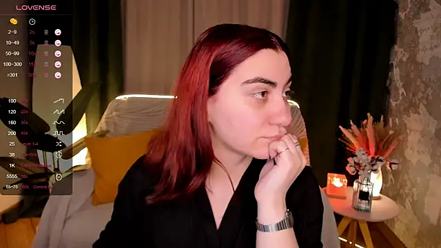 Snapshot of hannacheekss_ chatting on December 3, 2:08 am hannacheekss online show from December 3, 2:08 am