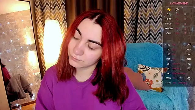 Snapshot of hannacheekss_ chatting on December 4, 2:10 am hannacheekss online show from December 4, 2:10 am