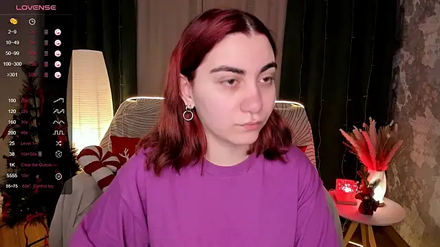 Snapshot of hannacheekss_ chatting on December 5, 2:09 am hannacheekss online show from December 5, 2:09 am