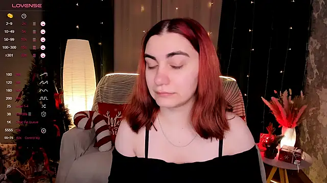 Snapshot of hannacheekss_ chatting on December 16, 2:05 am hannacheekss online show from December 16, 2:05 am