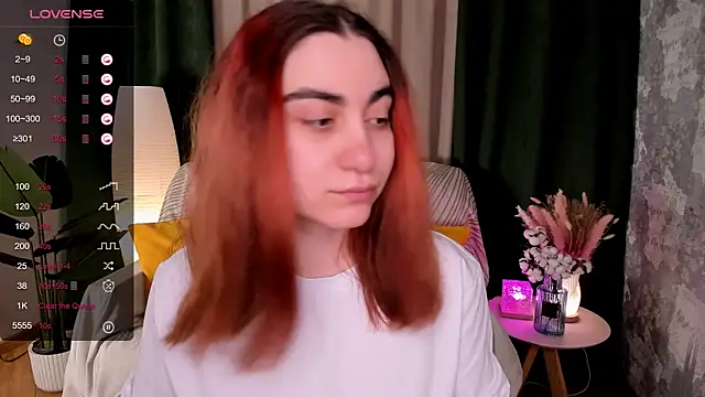 hannacheekss  online show from April 1, 2:01 am