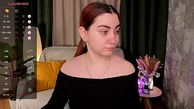 hannacheekss  online show from April 8, 1:49 am