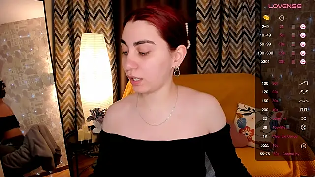 hannacheekss  online show from April 14, 2:06 am