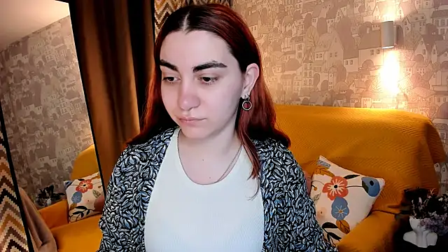 Snapshot of hannacheekss_ chatting on June 6, 2:05 am hannacheekss online show from June 6, 2:05 am