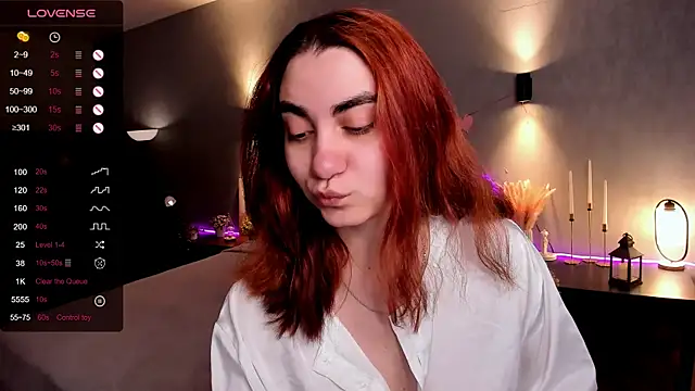 Snapshot of hannacheekss_ chatting on June 8, 2:01 am hannacheekss online show from June 8, 2:01 am