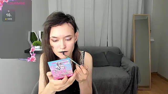 Snapshot of Emily_Strikeee chatting on December 4, 12:47 pm Emily Strikeee online show from December 4, 12:47 pm
