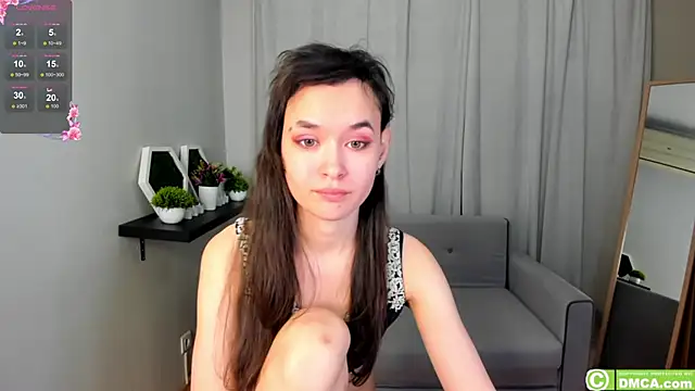 Snapshot of Emily_Strikeee chatting on December 5, 12:44 pm Emily Strikeee online show from December 5, 12:44 pm