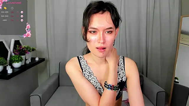 Snapshot of Emily_Strikeee chatting on December 8, 1:14 pm Emily Strikeee online show from December 8, 1:14 pm