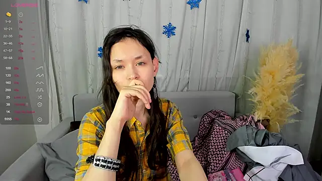 Snapshot of Emily_Strikeee chatting on December 15, 10:18 am Emily Strikeee online show from December 15, 10:18 am