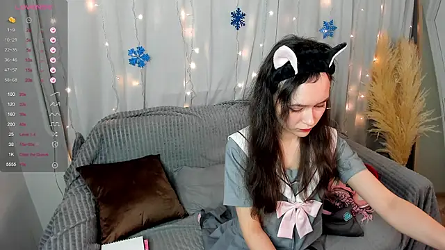 Snapshot of Emily_Strikeee chatting on December 17, 10:23 am Emily Strikeee online show from December 17, 10:23 am